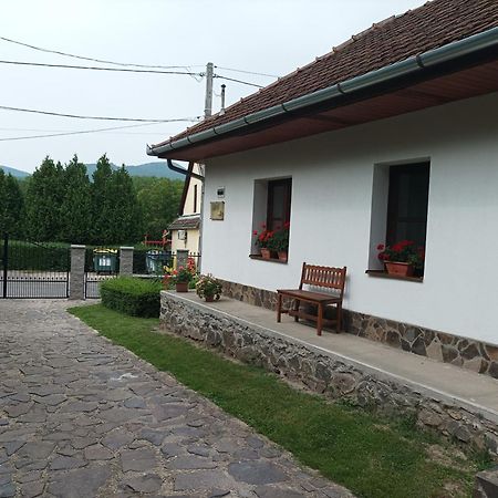 Kemences Vendeghaz Hotell Mikohaza Exteriör bild