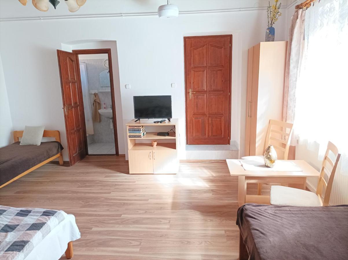 Kemences Vendeghaz Hotell Mikohaza Exteriör bild