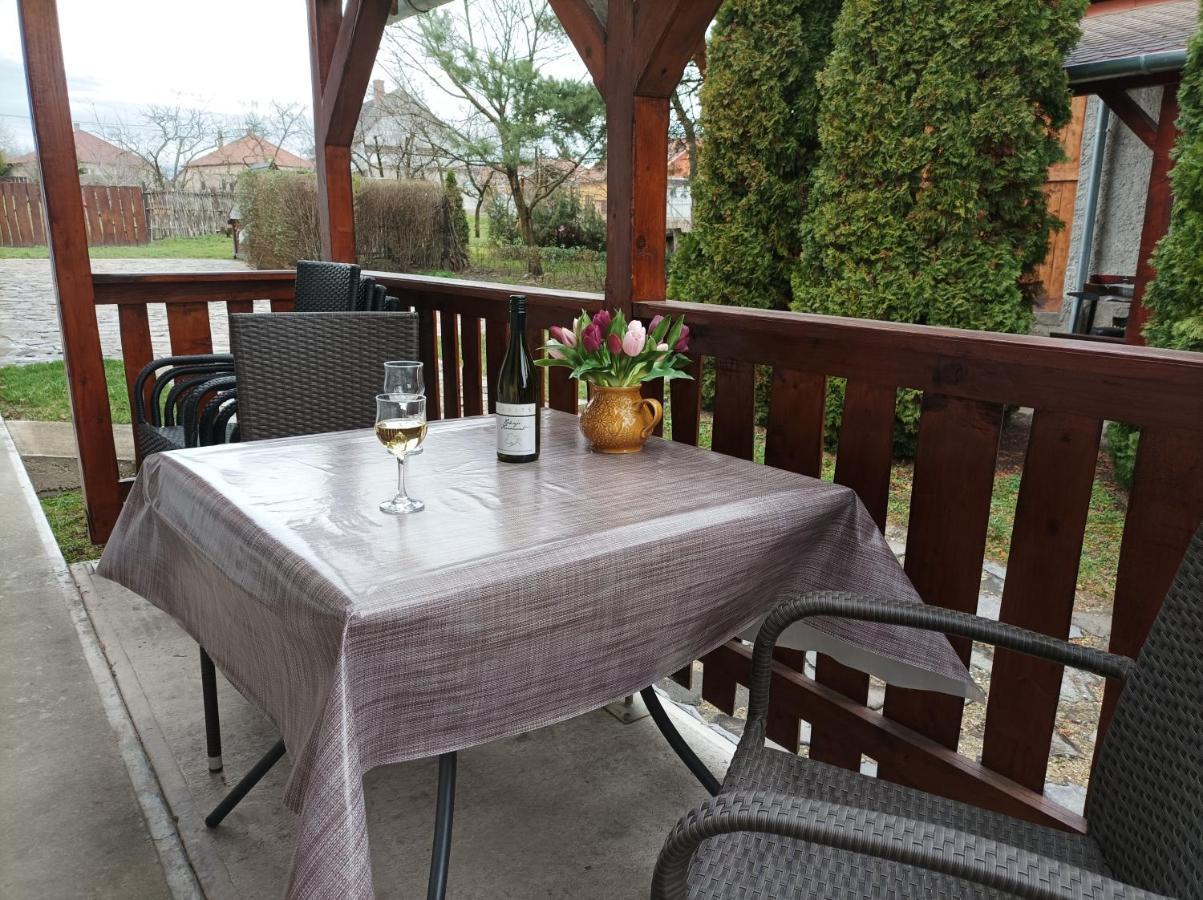Kemences Vendeghaz Hotell Mikohaza Exteriör bild