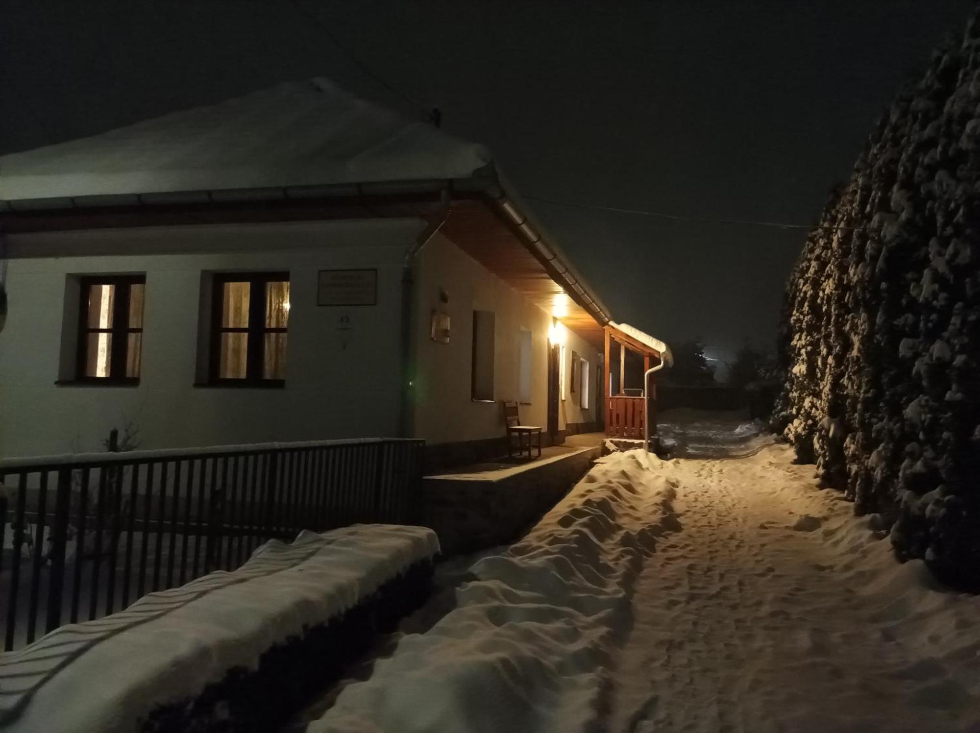 Kemences Vendeghaz Hotell Mikohaza Exteriör bild