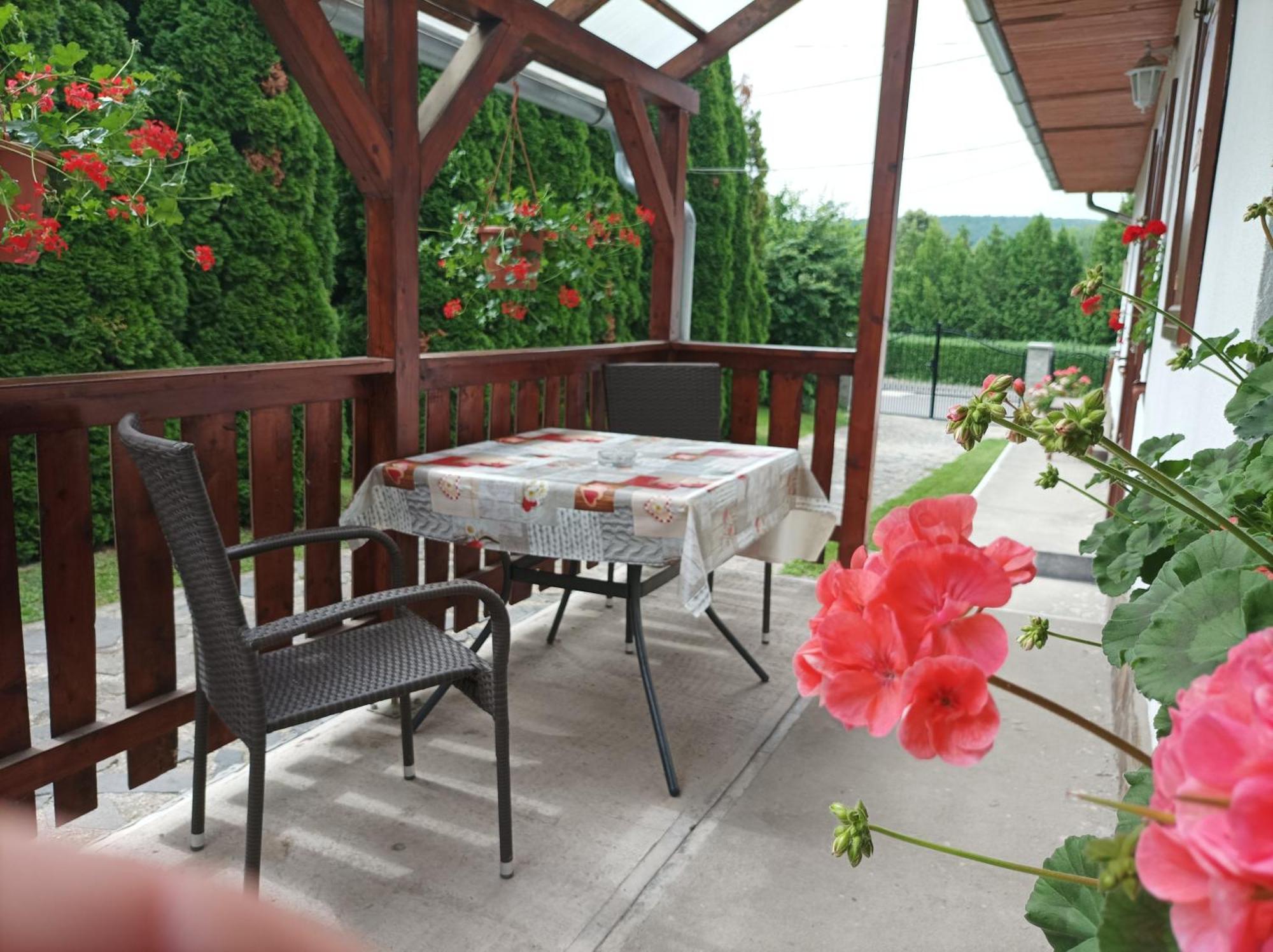 Kemences Vendeghaz Hotell Mikohaza Exteriör bild